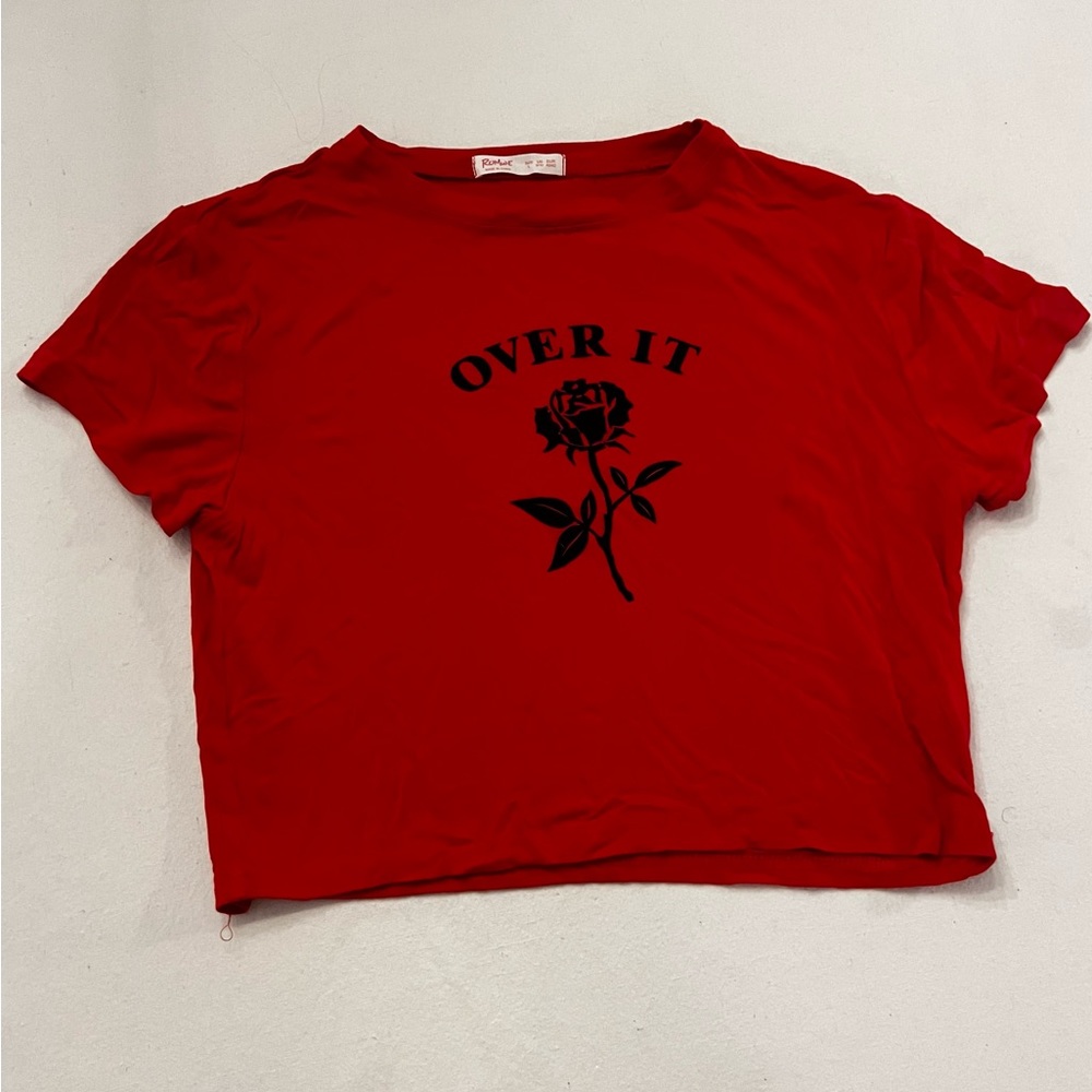 red cropped graphic t shirt